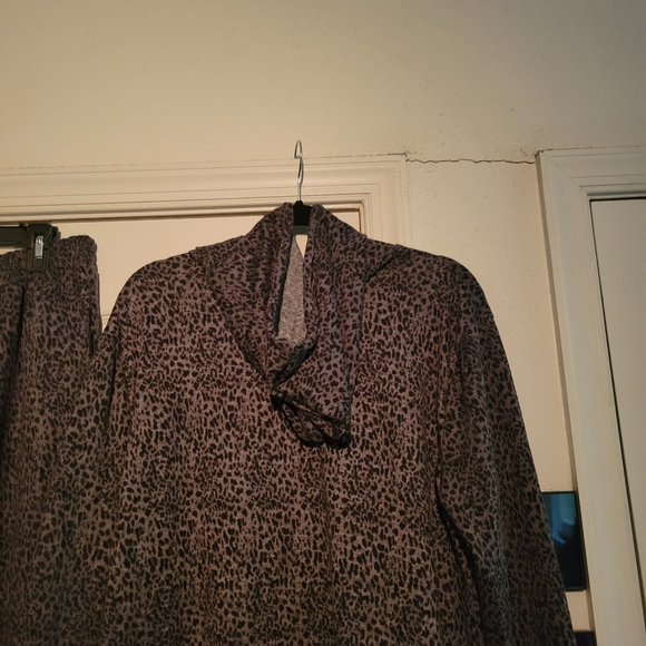 Lounge set ( 2 piece) - Picture 2 of 3